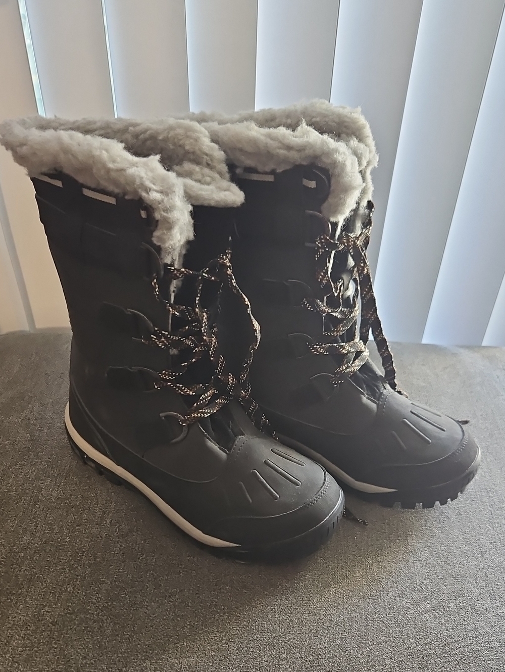 BearPaw Gray Desdemona Winter Lace-Up Snow Boots Size 9, Like New
